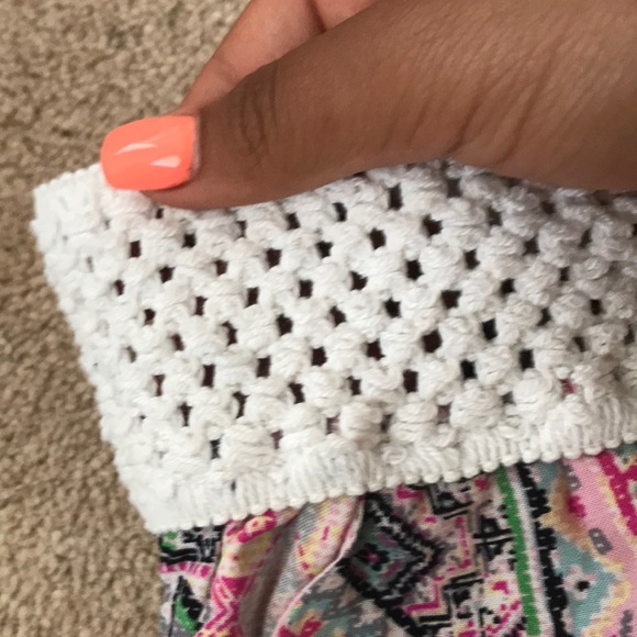 Patterned Shorts With Elastic Waist Band - Picture 2 of 3